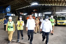 Jokowi Cek Proses Pengolahan...