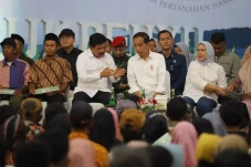 Menteri Hadi Dampingi...