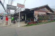 Polisi Dikeroyok Pemuda...