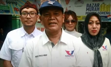 Gelar Bazar Murah, Caleg...
