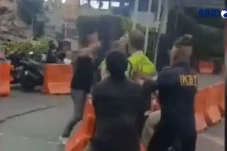 Dua Anggota Satpol PP...