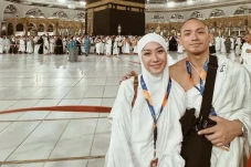 Umrah Bareng Suami,...