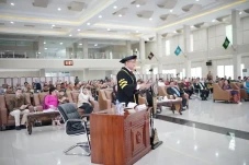 Dave Laksono Raih Gelar...