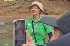 Viral Pemandu Wisata...