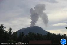 Gunung Ibu di Halmahera...