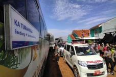 Sejumlah Ambulans Disiapkan...