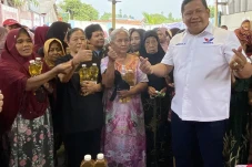 Emak-emak Cakung Girang...