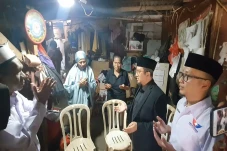 Kisah Ana, Pemilik Warung...