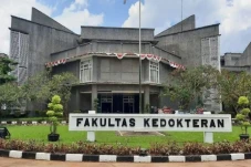 15 Universitas Jurusan...