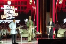 Momen Prabowo Tolak...