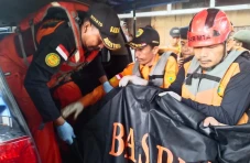Dua Bocah Tenggelam...