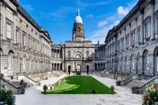 5 Universitas Terbaik...