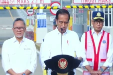 Ganjar Pranowo Beri...