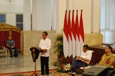 Jokowi Minta Bansos...