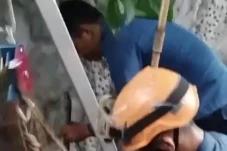 Petugas Pemadam Kebakaran...