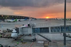 Pesawat Boeing 737-9...