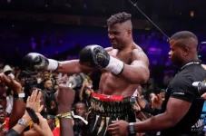 Francis Ngannou: Aku...