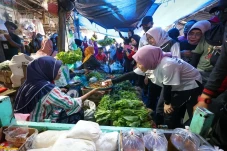 Siti Atikoh Bagikan...