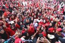 Senam Bareng Warga Lampung,...