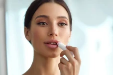 5 Rekomendasi Lip Balm...