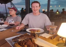 Mark Zuckerberg Mendadak...