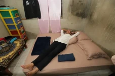 Menginap di Rumah Warga,...