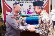 Kapolres Siak Salurkan...
