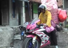 Nyentrik, Emak-emak...