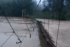 Diterjang Air Sungai...