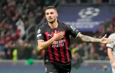 Gelandang AC Milan Rade...