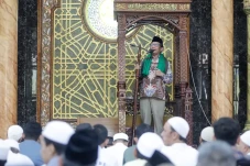 Khatib Jumat di Bangil,...