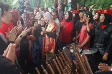 Blusukan ke Palembang,...
