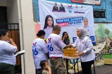 Caleg Perindo Nia Sita...