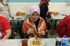 Nikmatnya Siti Atikoh...