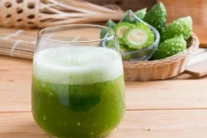 Jus Pare Jadi Obat Alami...