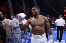 Jalan Anthony Joshua...