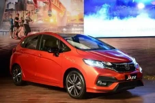 8 Kelebihan Mobil Hatchback,...