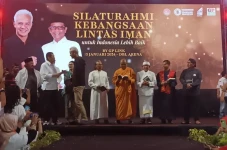 HT Dampingi Ganjar Hadiri...
