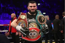 Artur Beterbiev Ogah...