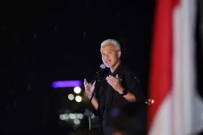 Ganjar Komit Hapus Batas...