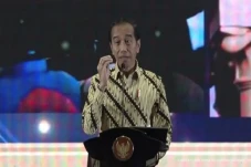 Penduduk Indonesia Lulusan...