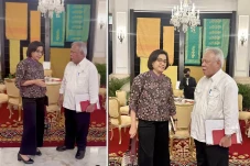 Diisukan Mundur, Sri...