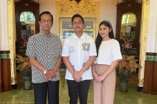 Viral Foto Kaesang Bertemu...