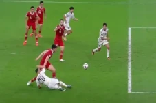 Pelatih Irak Sentil...