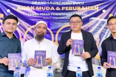 Launching Buku, Penulis...