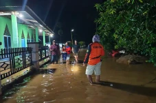 Banjir Rendam 104 Rumah...