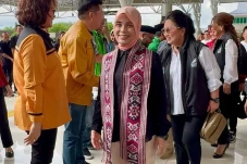 Kunjungi Manado, Siti...