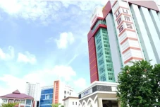 11 Beasiswa di UM Surabaya,...