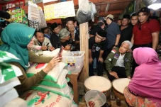 Blusukan ke Pasar Kajen...