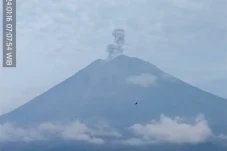 Gunung Semeru Erupsi,...